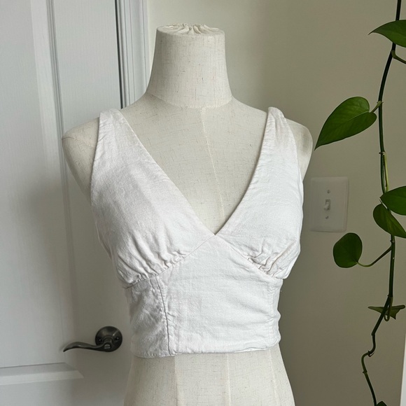 Abercrombie & Fitch Tops - Abercrombie & Fitch Women’s S White Linen Blend Crop  Top